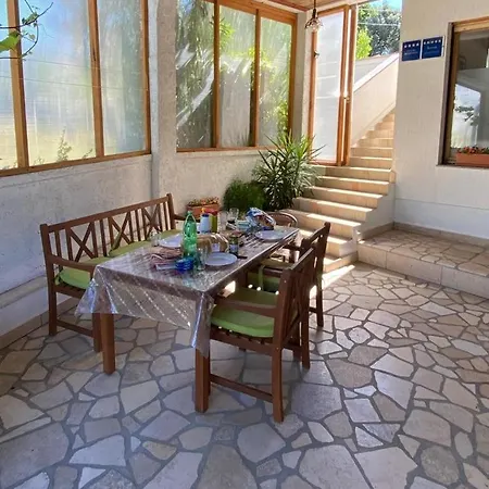 Alf Rab Apartment