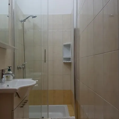 Alf Rab Apartamento *